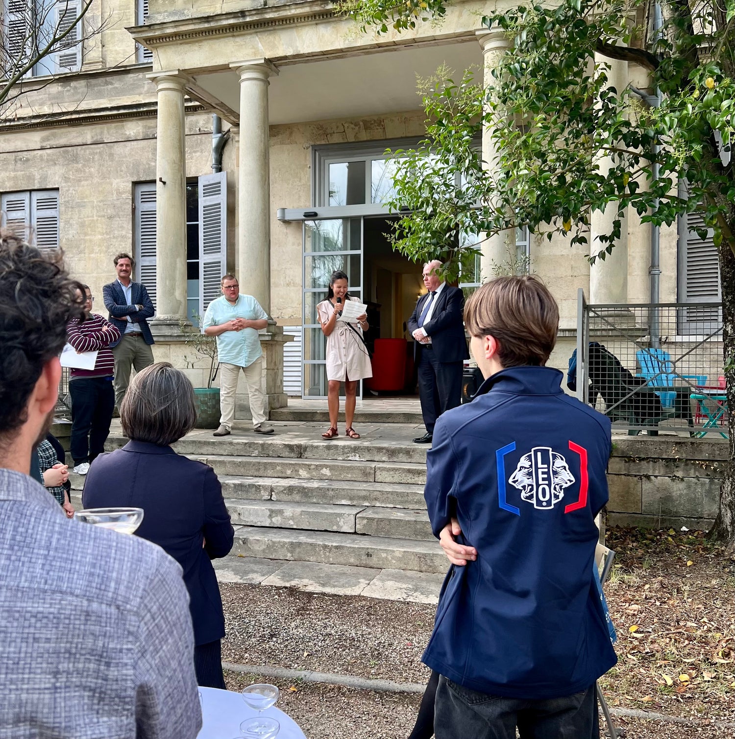 Cocktail et discours avant le diner dans le noir avec notre direction et les LEO club de Bordeaux.